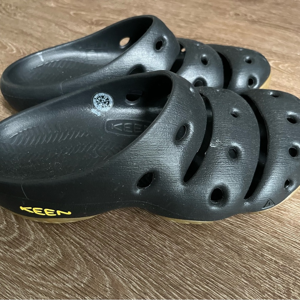 Men’s Keen Clogs Size 10